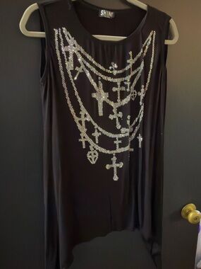 Shiny Black Sleeveless Tank with Rhinestone Cross Necklace Detail 🌺